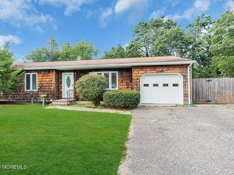 809 Commonwealth Blvd — Photo 4