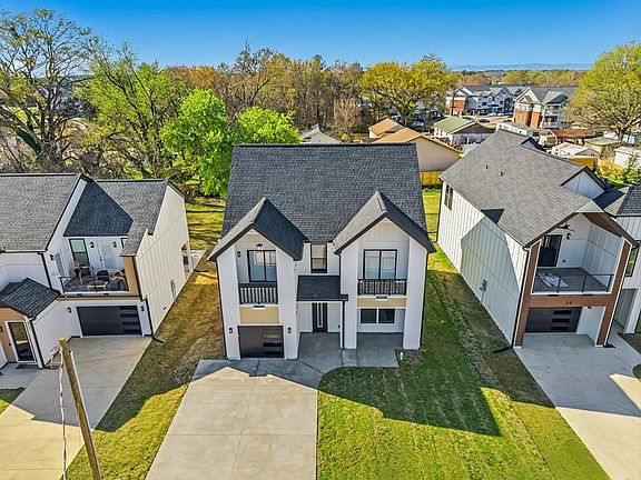 2nd image of 33 Gentry St
