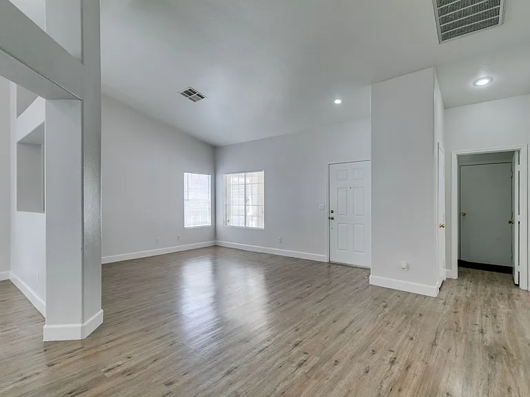 9660 Crystal Ridge Rd — Photo 17