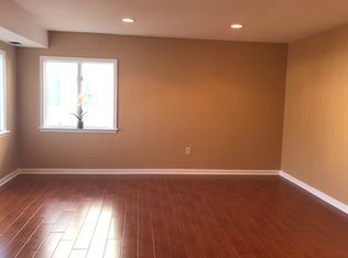 71 Hampton Grn, Staten Island, NY 10312