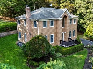 10 Woodhull Landing Rd, Miller Place, NY 11764