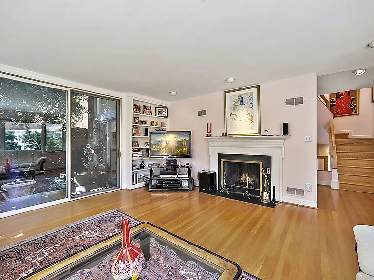837 New Hampshire Ave NW — Photo 5