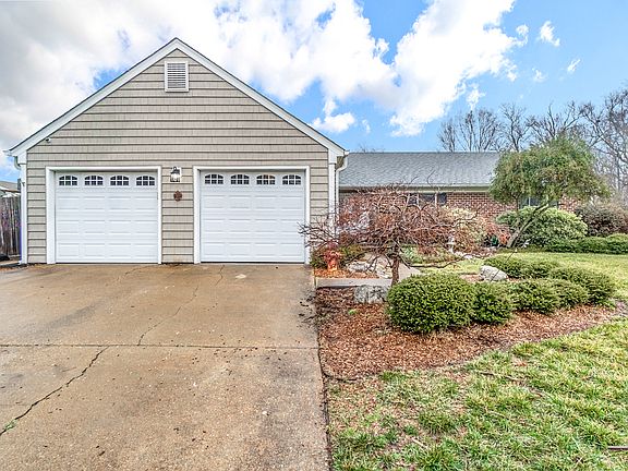 3rd image of 5016 Meadow Pines Pl