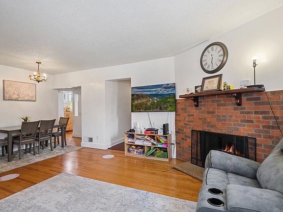 3rd image of 2211 10th Ave S