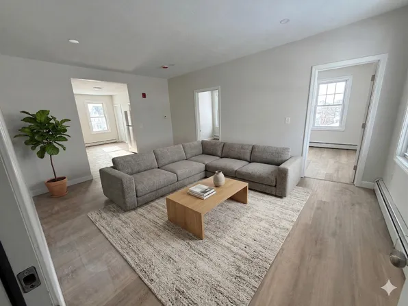 10 Shippee Ave, West Warwick, RI