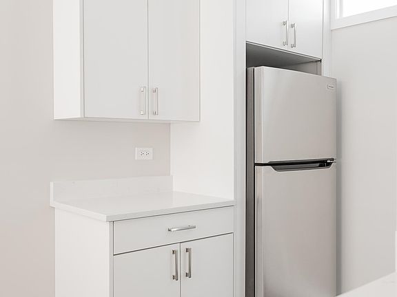 5th image of 5066 N Wolcott Ave #2N