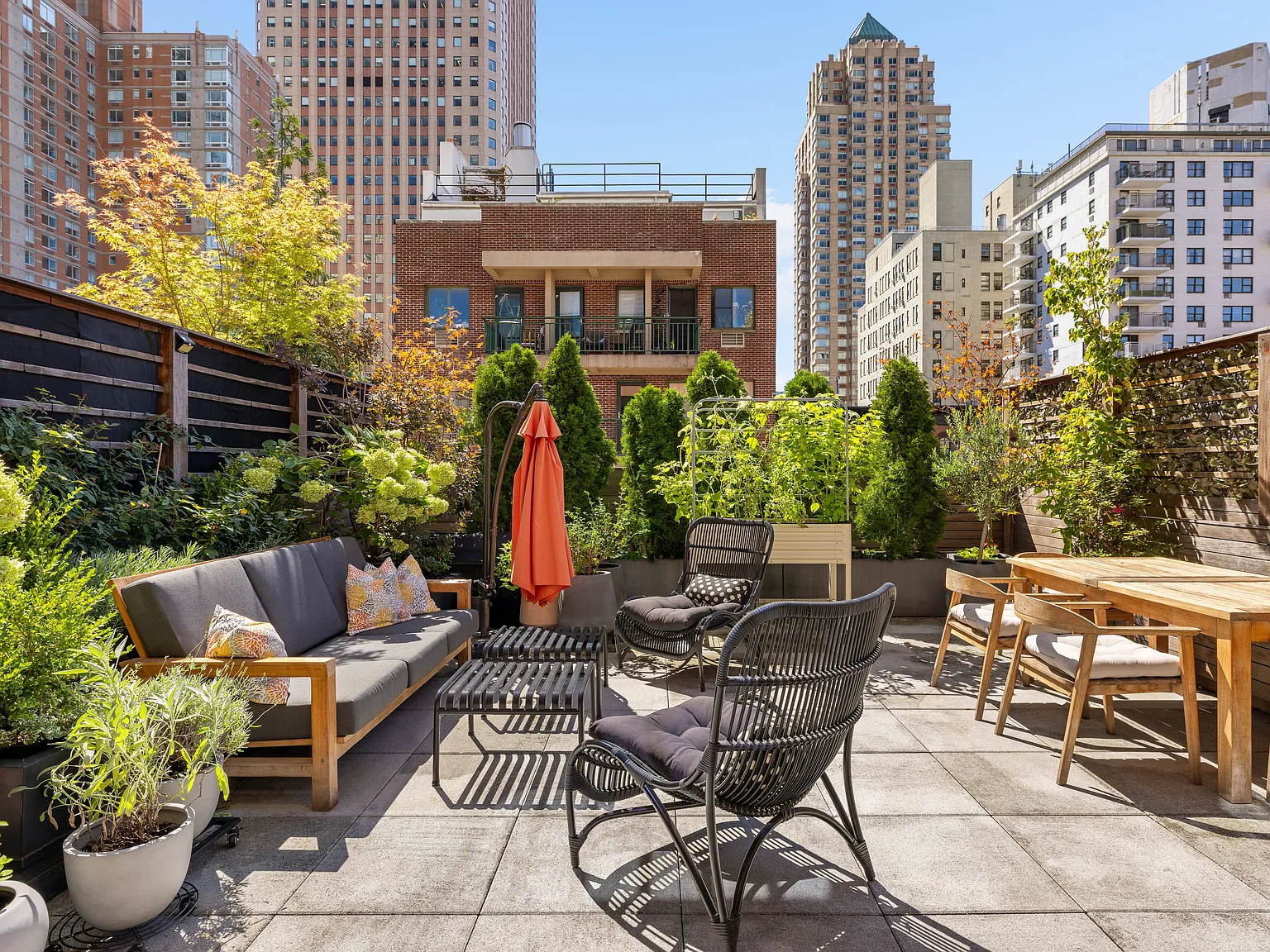 318 West 52nd Street — Photo 4