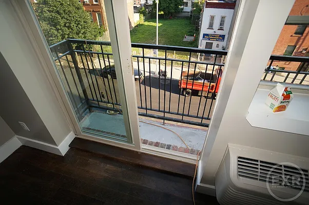 Rented by EXR | media 41