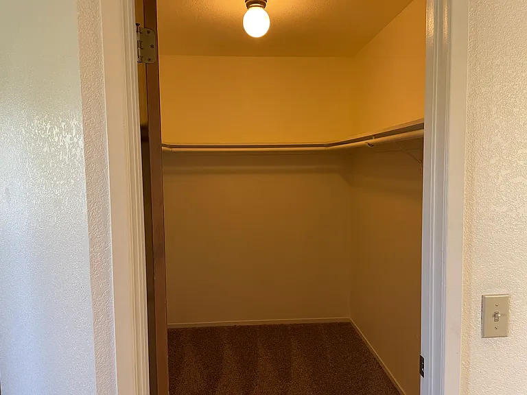 2425 N 11th Ave — Photo 8