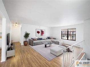 221 Orlando St, Edison, NJ 08817