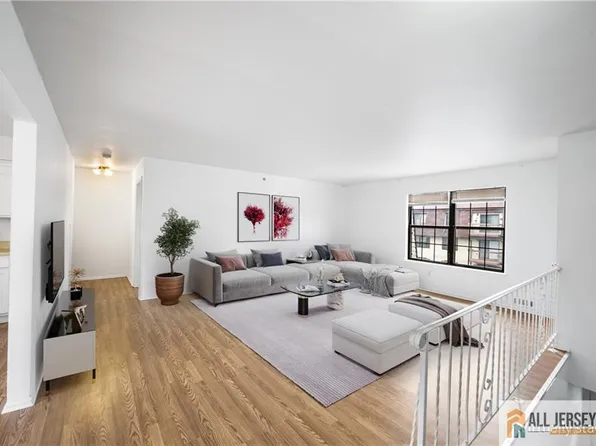 221 Orlando St, Edison, NJ 08817