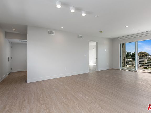2nd image of 11837 Mayfield Ave #305