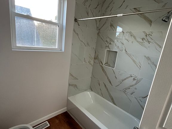 5th image of 27 Newbury St #1