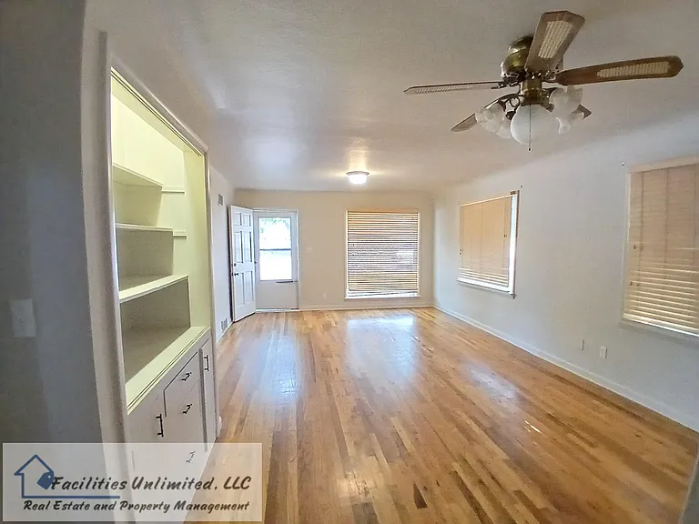 921 Charlotte St — Photo 6