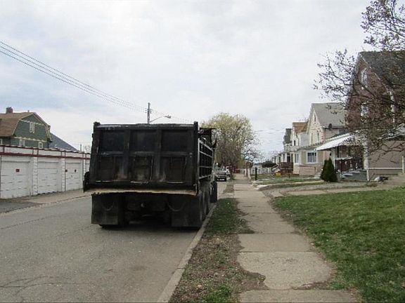 4th image of 7 Custer Ave