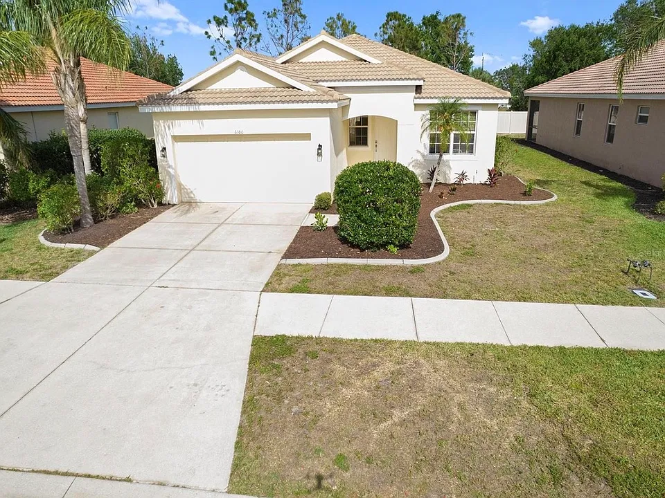6380 Falcon Lair Dr