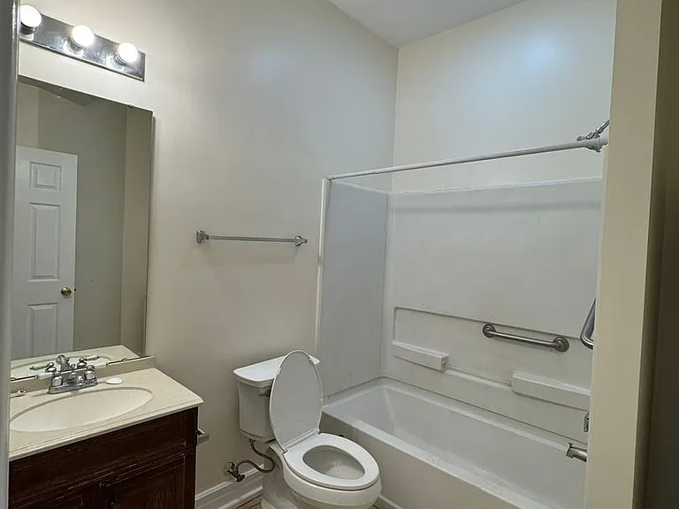 2027 Russell Blvd. — Photo 16