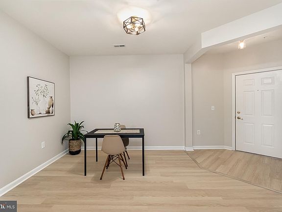 5th image of 1308L Scottsdale Dr #225