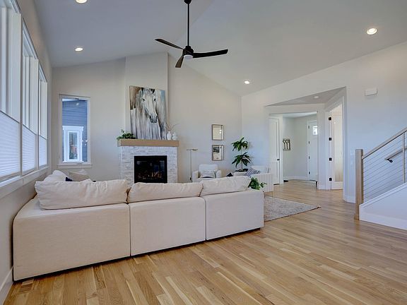 3rd image of 475 Muirfield Ct