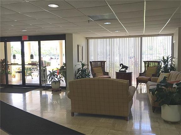 5th image of 4001 Hillcrest Dr #402-405