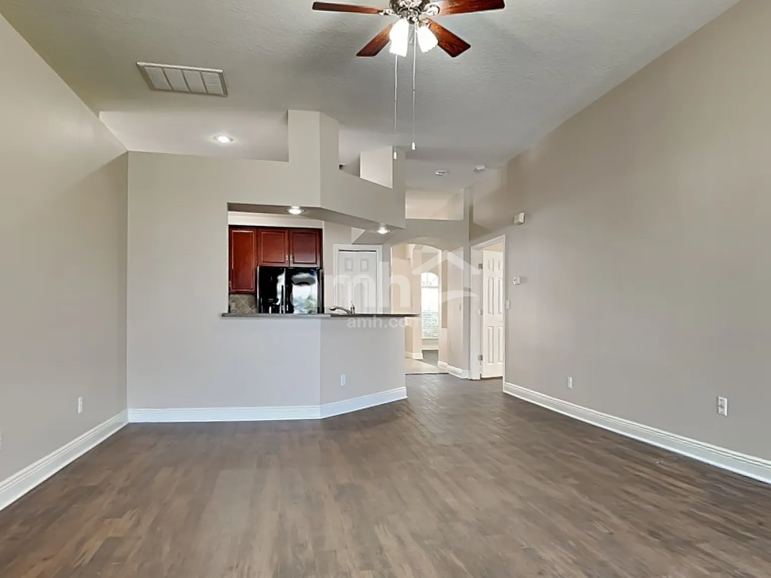 4 bed, 2.0 bath, 2084 sqft, $2,515 — Photo 4
