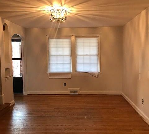2nd image of 1031 Crittenden St NE