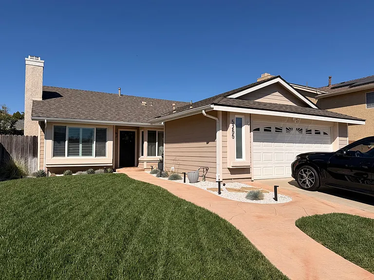 5255 Goldenridge Ct — Photo 2