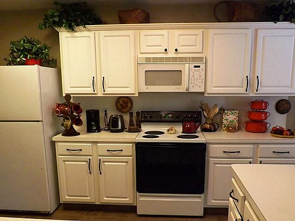 A wonderful cooks kitchen makes meal preparation fun