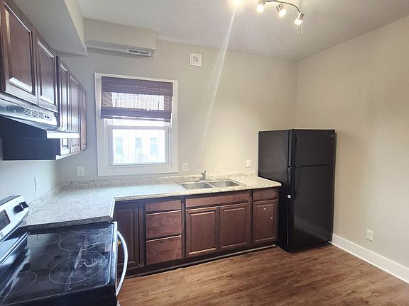 2nd image of 1901 Fairmount Ave Unit A