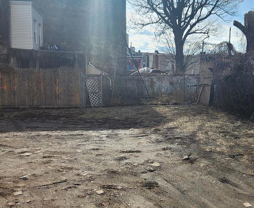 1st image of 444 E Auburn St
