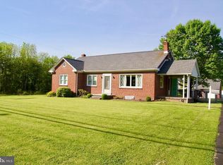 1964 Hoffmansville Rd, Frederick, PA 19435