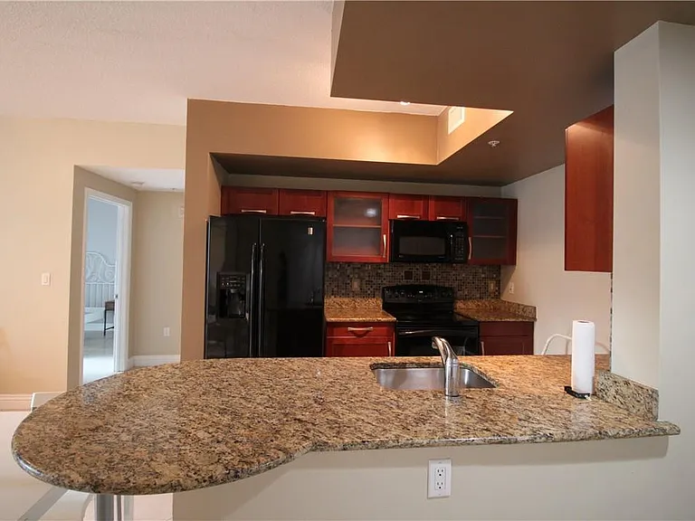 7275 SW 90th Way #211 — Photo 6