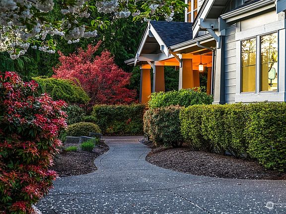 4th image of 3934 Pennant Court NW