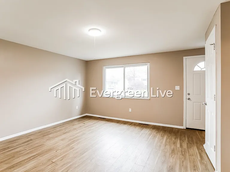 5036 Albany Dr — Photo 4