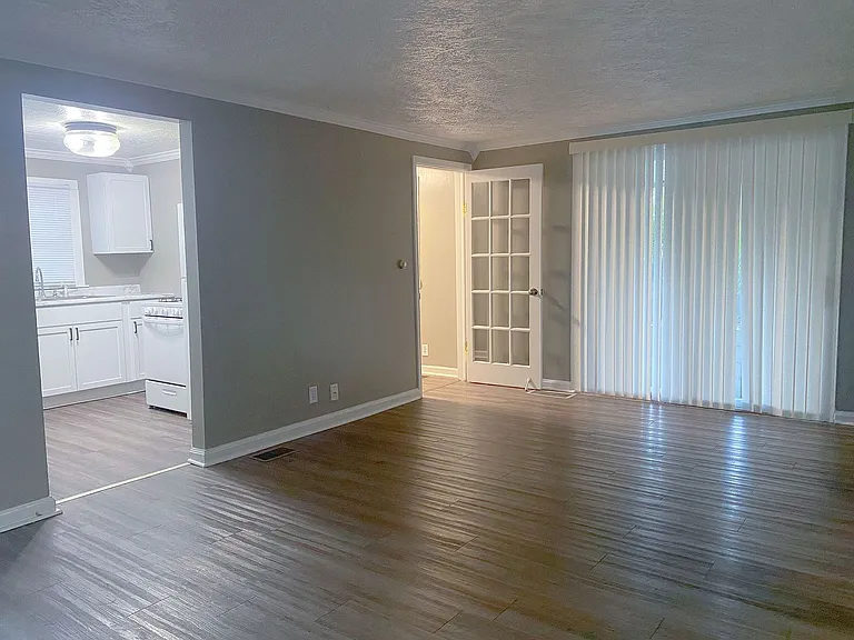 1514 W Walnut St — Photo 5