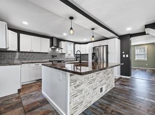 407 4th Ave, Clarence, IA 52216