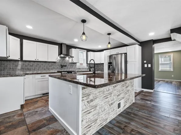 407 4th Ave, Clarence, IA 52216