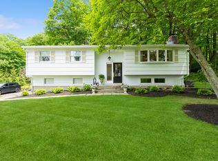 59 Flint Ridge Rd, Monroe, CT 06468