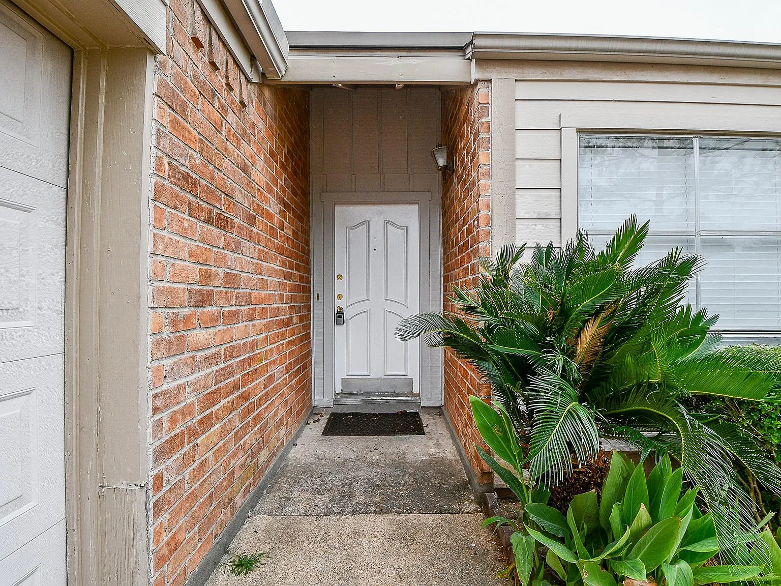 3 bed, 2.0 bath, 1870 sqft, $2,290 — Photo 4