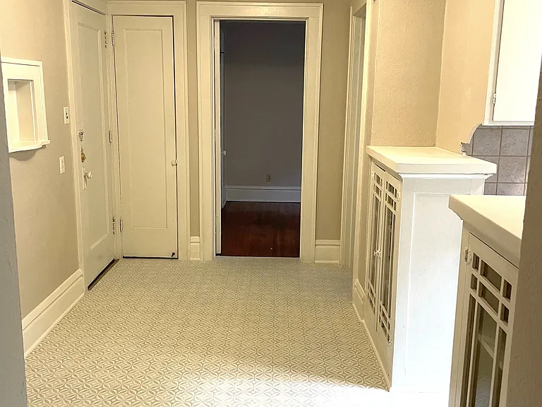 1576 Portland Apartments — Photo 16
