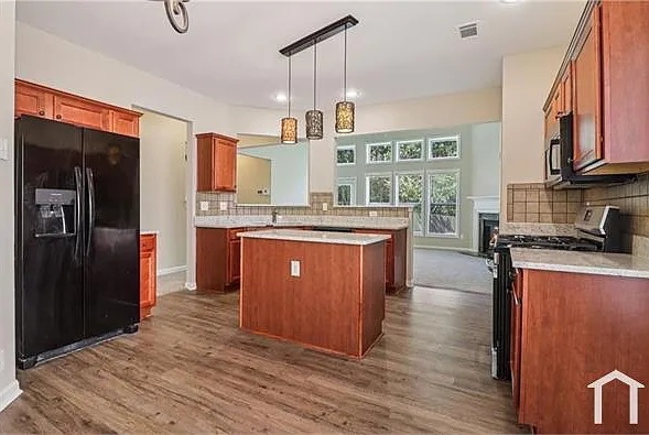 4 bed, 2762 sqft, $3,780 — Photo 3