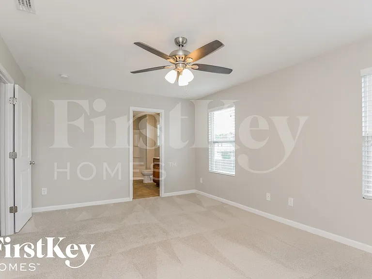 812 Southridge Dr — Photo 8