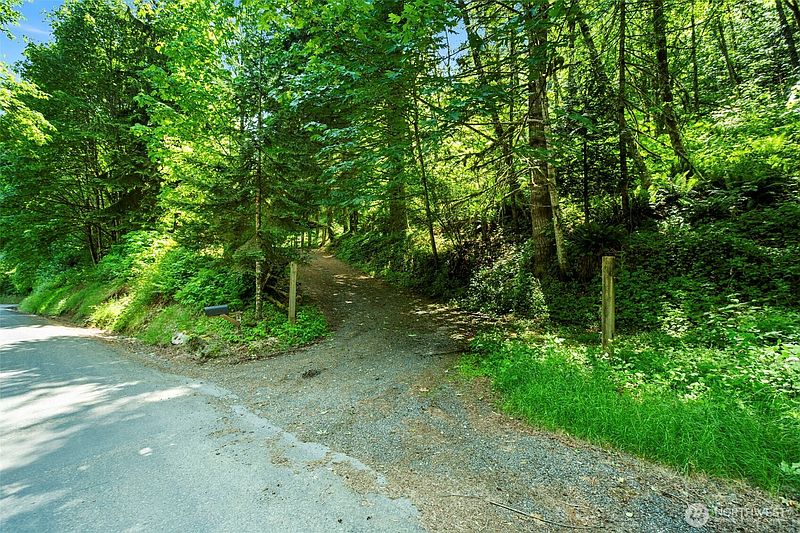 2nd image of 400 N Dubois Road