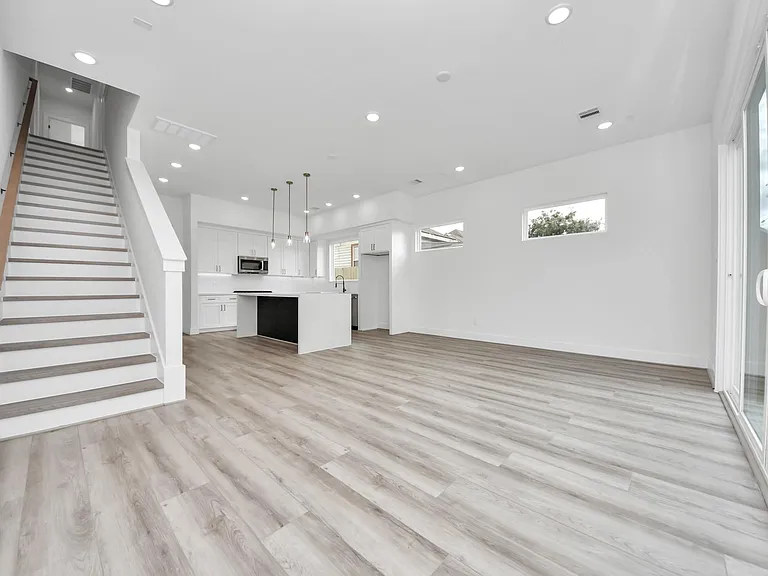 2408 Lorraine St — Photo 21