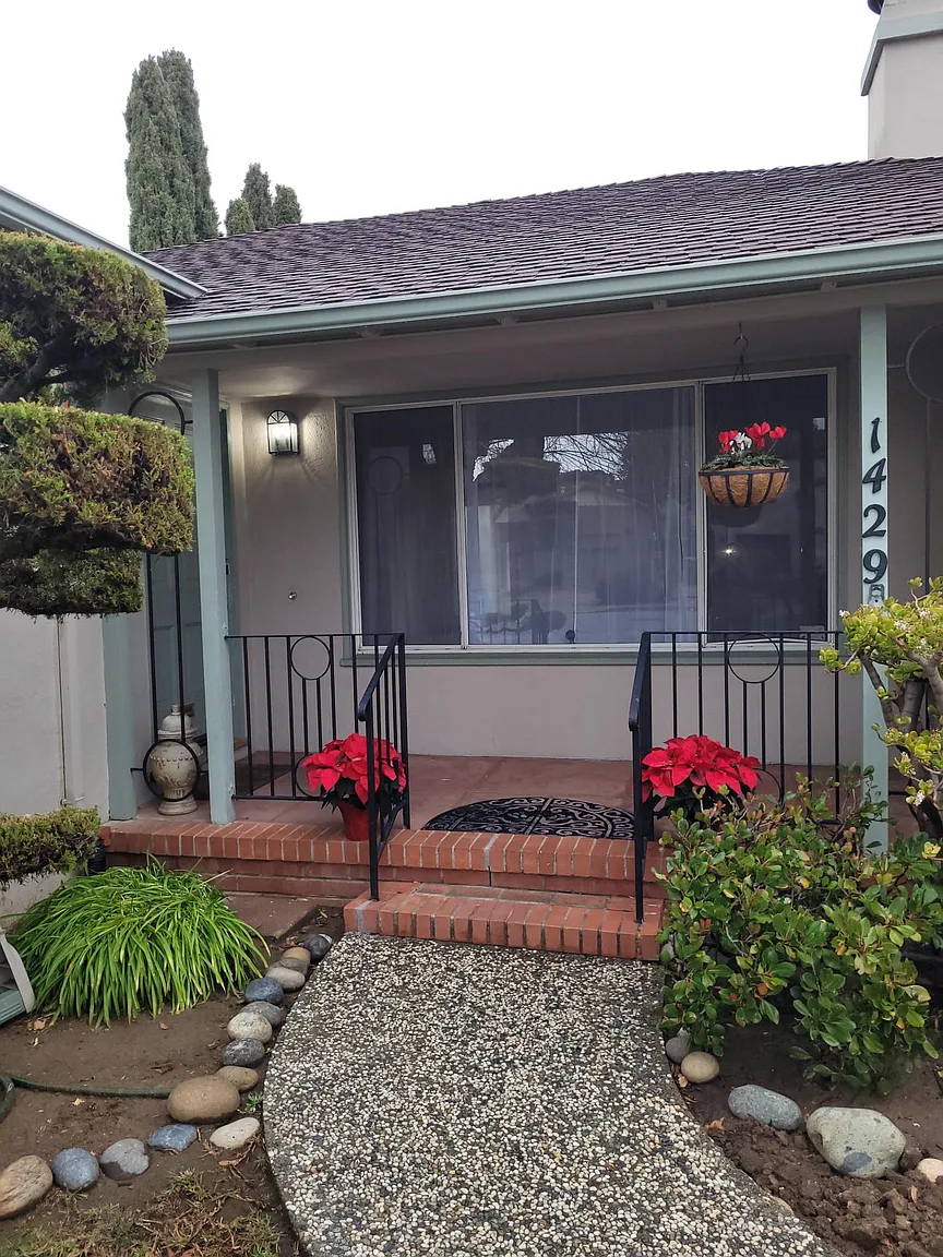 1429 Edinburgh St photo 1