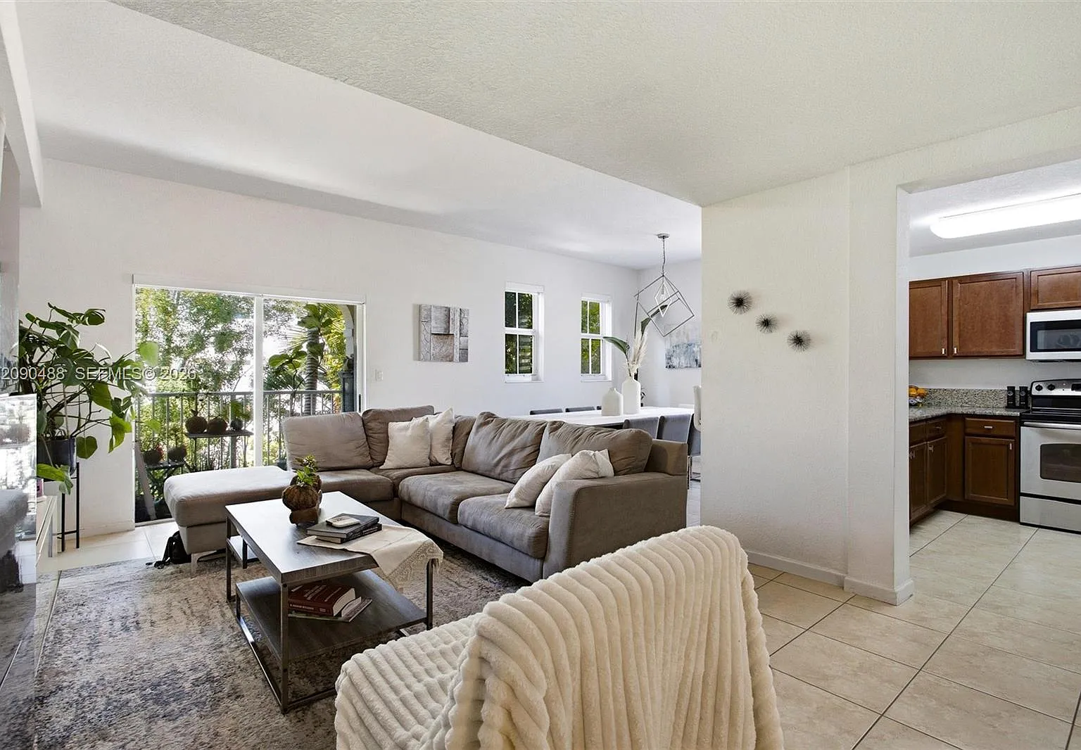 St Moritz At Doral Condo — Photo 1