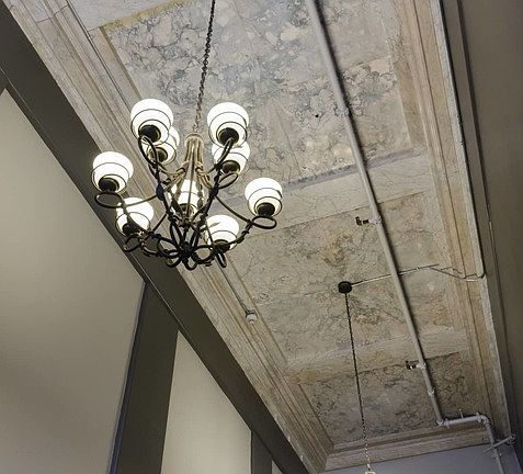 5th image of 215 W 7th St APT 1402