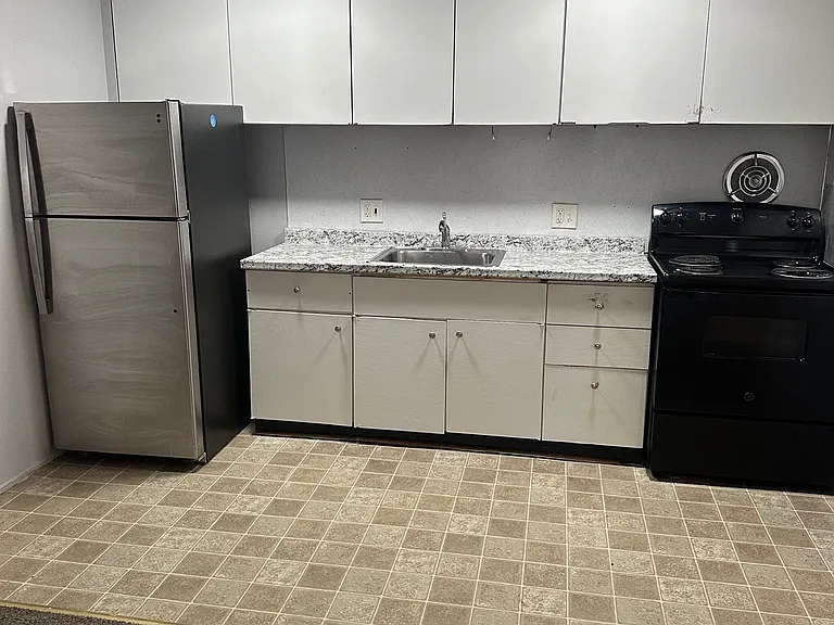 815 S State St #8 — Photo 6