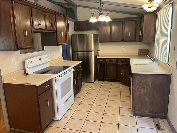 3rd image of 5703 N Euclid Ave