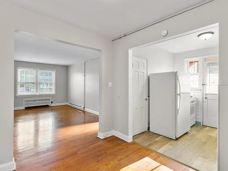 914 Highmont Dr — Photo 2